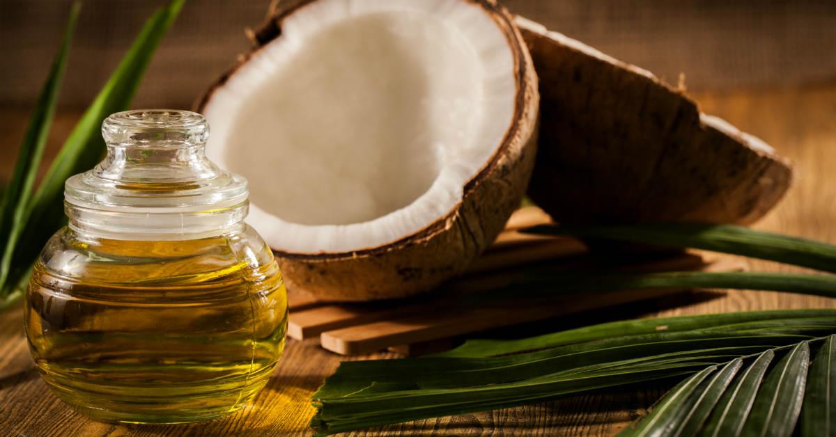 ত্বকের যত্নে নারকেল তেল! (benefits of applying coconut oil on face)