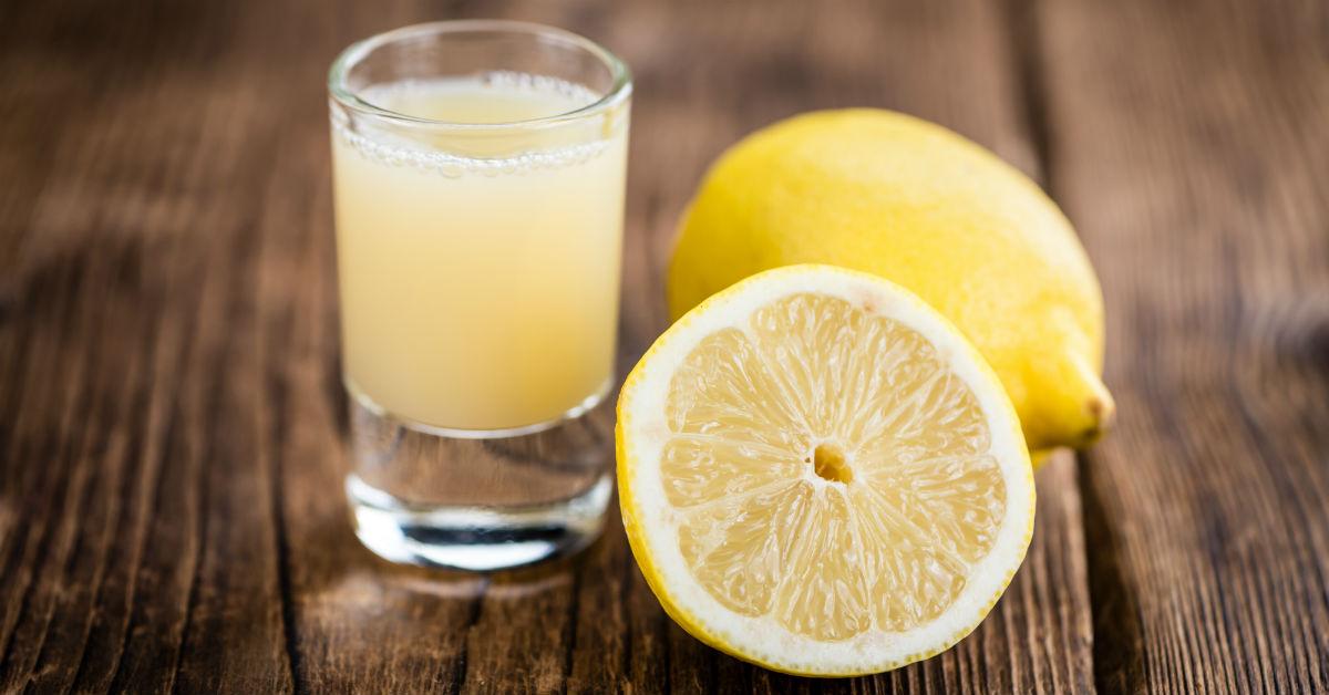 সকাল-সকাল লেবু জল খাওয়া মাস্ট! (benefits of lemon water in the morning)