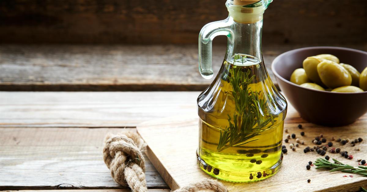 ত্বকের যত্নে অলিভ অয়েল! (benefits of olive oil for skin)