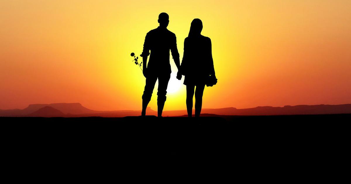 সম্পর্কের ভিতকে করে তোলো মজবুত! (relationship advice for couples)