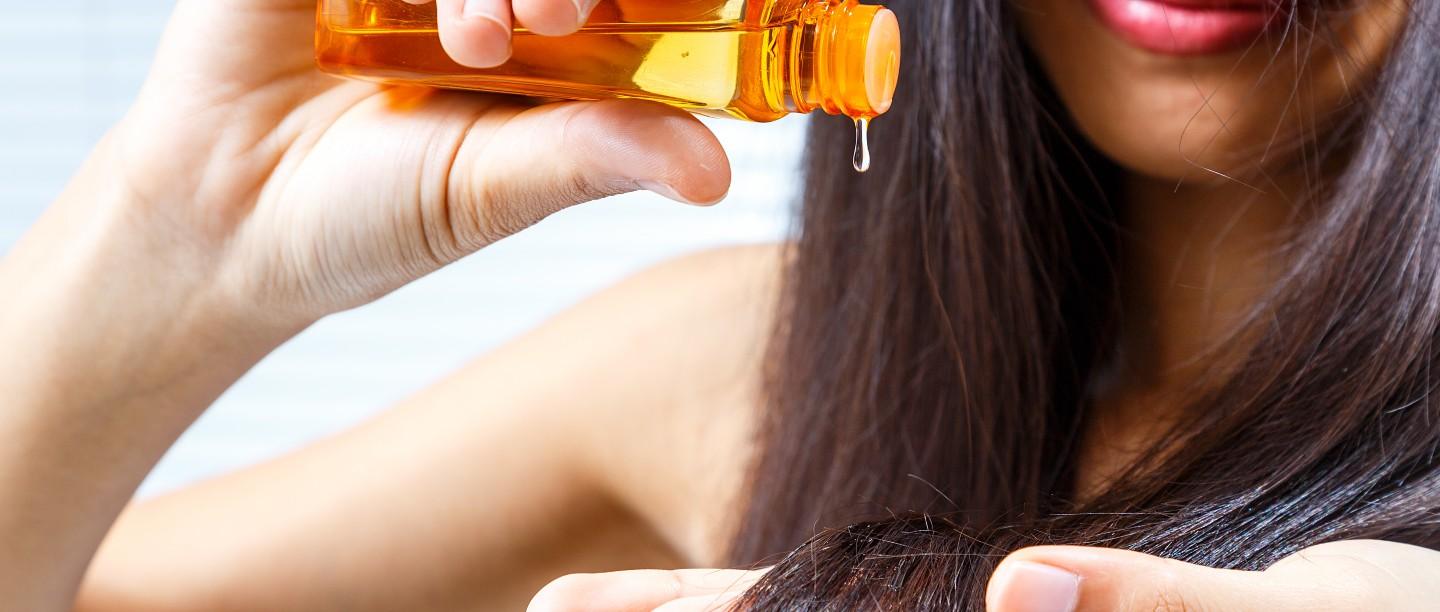 প্রতি বাঙালি ঘরে এই দশটি কোম্পানির হেয়ার অয়েলের কদরই আলাদা (Herbal Oils For Hair Growth)