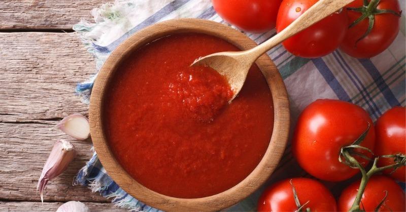 বাড়িতে টোম্যাটো সস (tomato sauce) বানিয়ে স্ন্যাক্সের (snacks) সঙ্গে পরিবেশন করুন