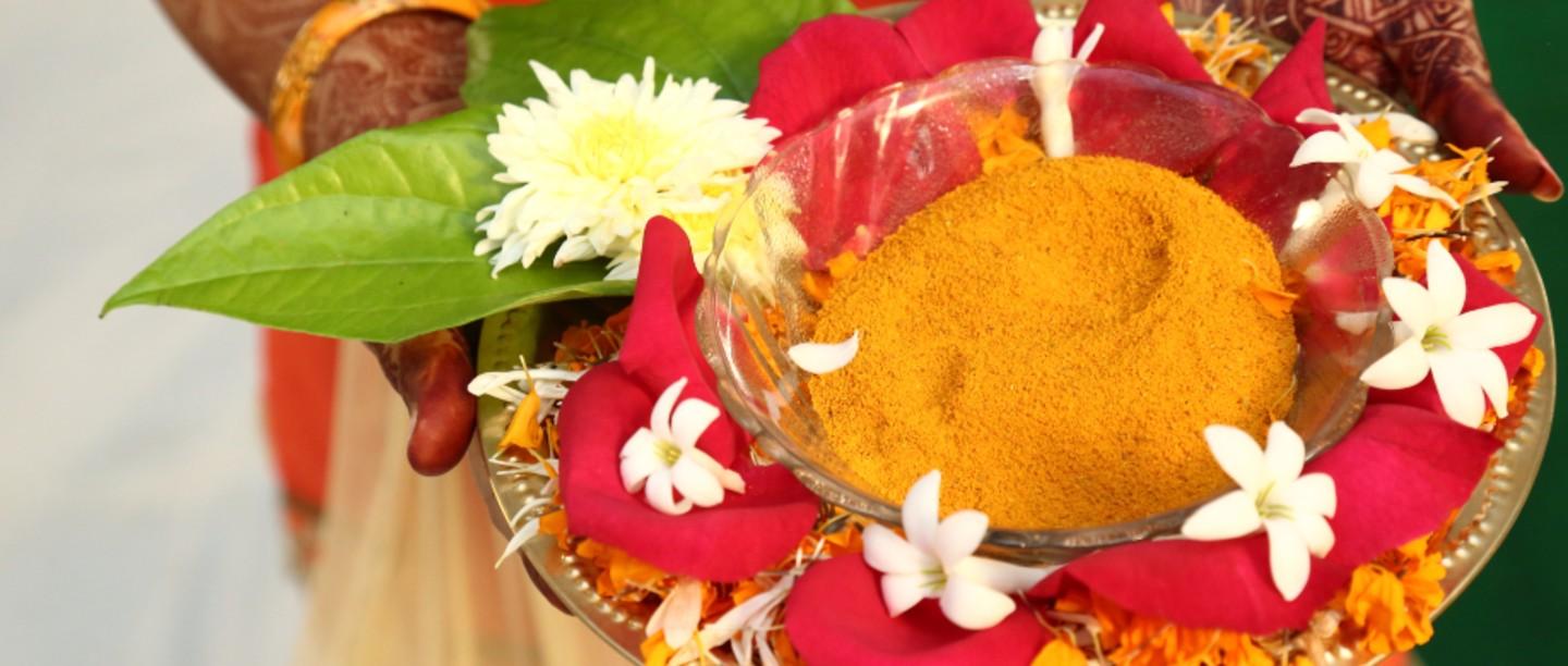 সুন্দর করে গায়ে হলুদের তত্ত্ব সাজিয়ে দেওয়ার জরুরি টিপস (Haldi Ceremony Decoration Ideas)