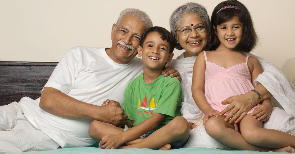 পুরনো চাল ভাতে বাড়ে! দাদু ঠাকুরমার ভালবাসা তাই চিরন্তন (Importance Of Grandparents In Bengali)
