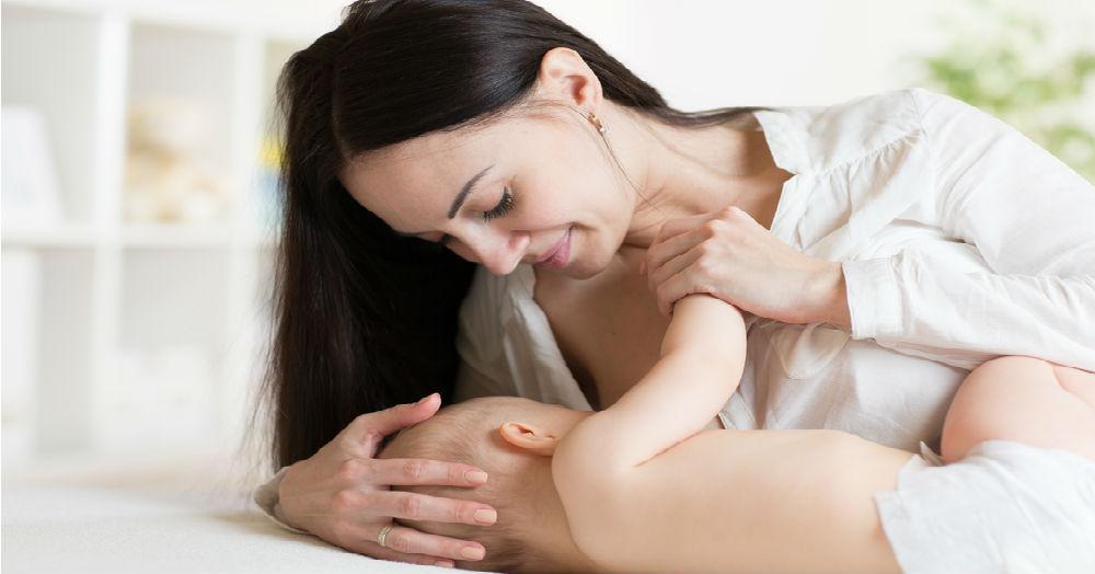 পাবলিক প্লেসে স্তন্যদান কোনো অপরাধ নয় বরং মায়েদের অধিকার (Breastfeeding In Public Is Okay)